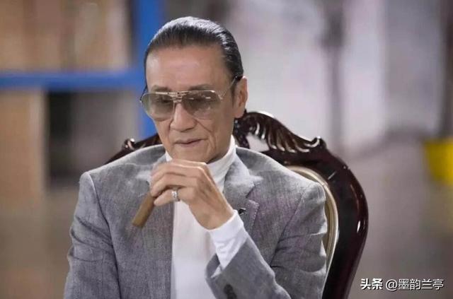 善恶到头终有报！88岁瘫坐在轮椅上的谢贤，已然成了一个“笑话”
