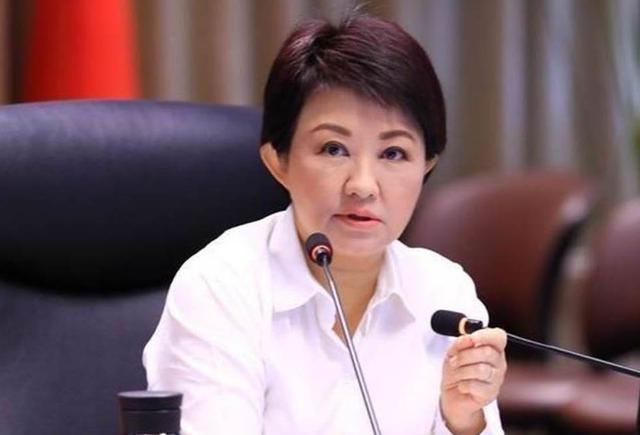 对于两岸关系，洪秀柱喊话郑丽文后，宋楚瑜现原形，卢秀燕不装了