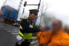 醉驾发生事故，男子称喝过2斤白酒又当着民警的面喝酒……图片