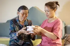 哥哥死了，妈妈所有家产都给嫂子，妈妈去世3个姑娘没一个掉眼泪图片