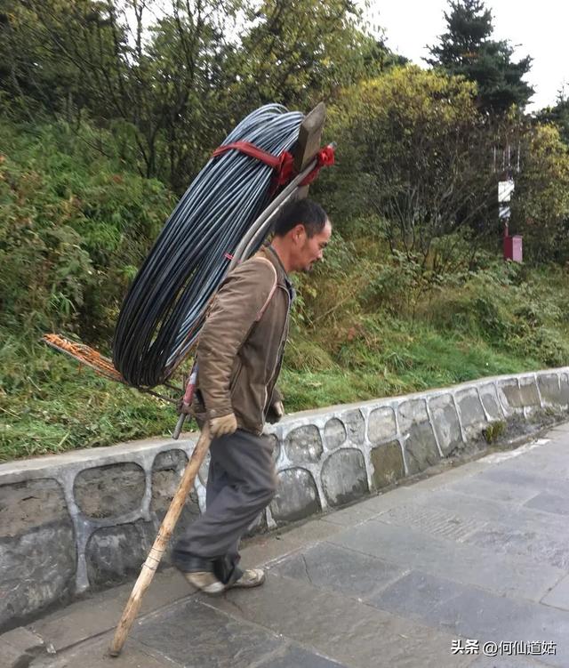登临峨眉山