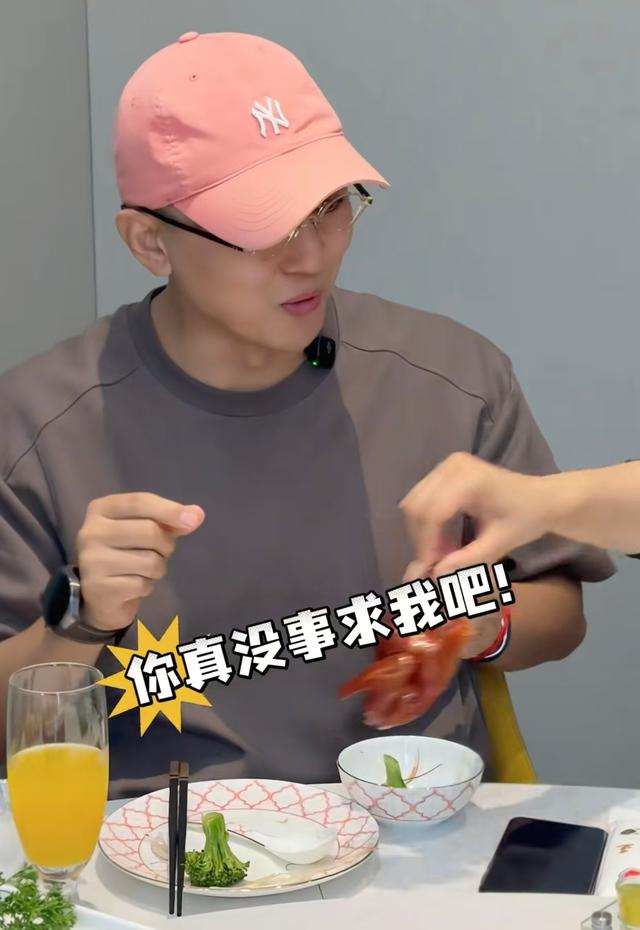 程成为了方琼53岁仍不娶妻？两人合体吃饭，嬉笑打闹感情实在太好
