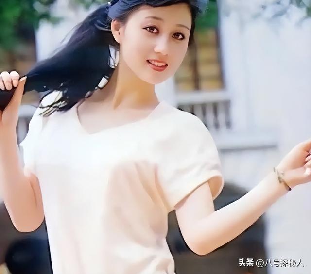 利智风流史:被4男人抛弃，传闻与赌王生3子女，“吊”李连杰10年