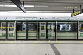 郑州地铁1号线二七广场站B口启用图片