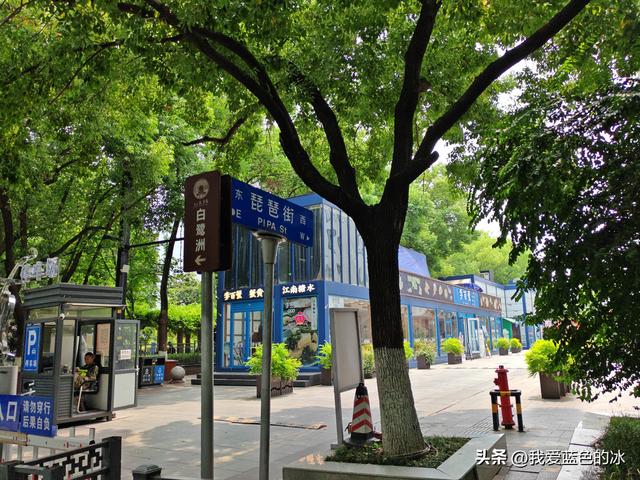以吃的名义南京一日游：南京大牌档的午餐，四个招牌菜点了三样
