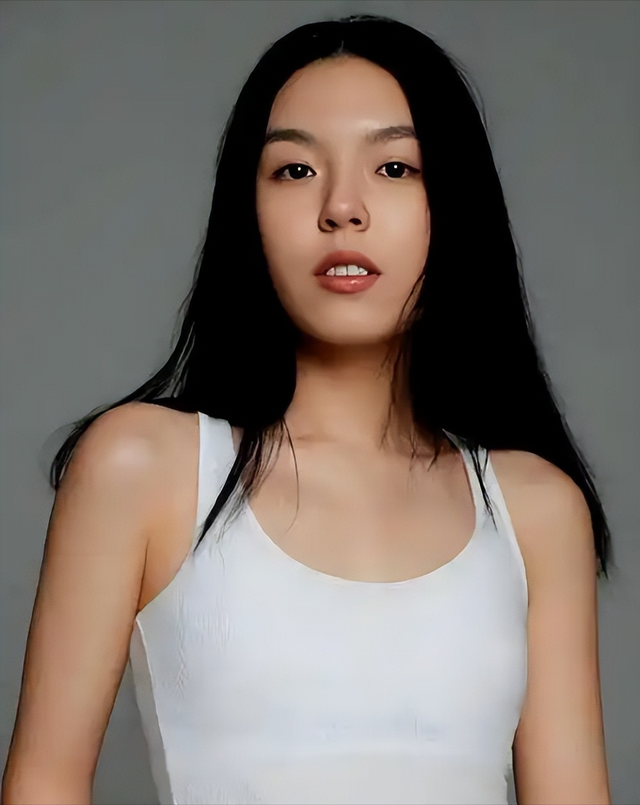 李咏也没想到，自己离世8年后，23岁的女儿就走上一条“不归路!”