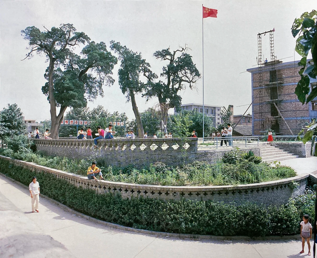 1987年的咸阳，钟楼前的这条街你还记得吗？