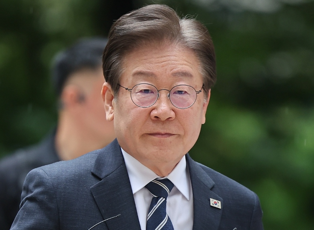 特朗普杀招立竿见影？李在明掏不出4000亿美元，立马反转对华态度