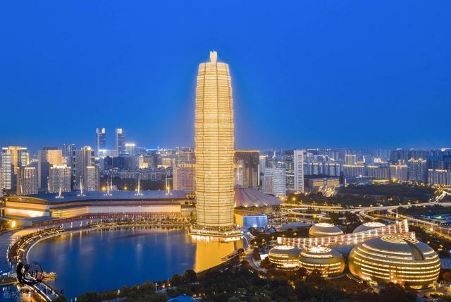 中国一城市是八大铁路枢纽，被誉为铁路心脏，这里能到任何城市