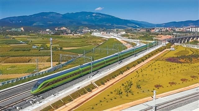 “秋色旅游攻略”挑战赛有精美奖品，你愿意参加吗？