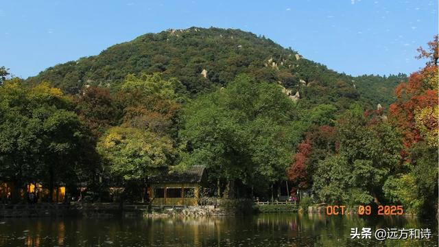 秋日出行有许多适宜的城市，以下为你推荐五座：