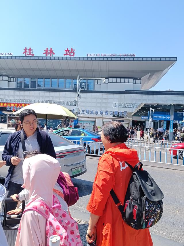 忠告：年逾七旬以上的老人，节日期间慎随子女跟团游