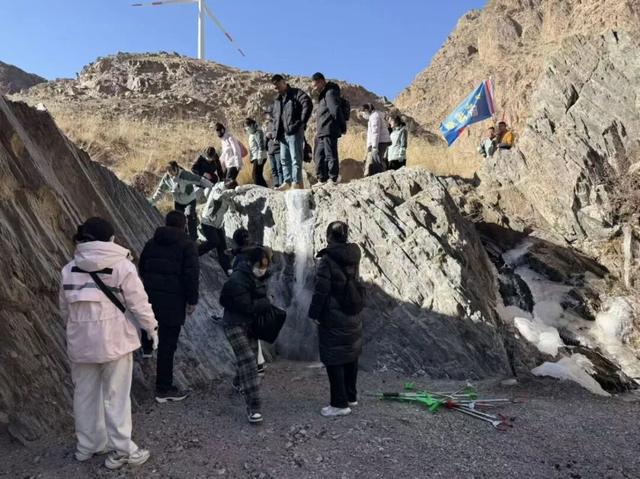 党建引航新长征 团建聚力铸铁军—吴忠文旅公司活化生态资源践初心