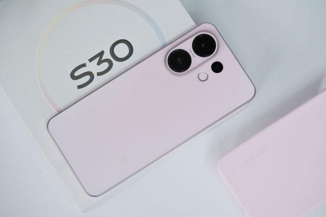 vivo险胜，OPPO第二，荣耀第五