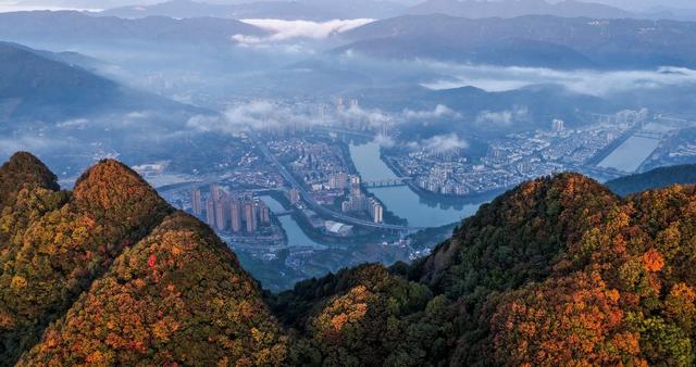 邂逅剑门蜀道的斑斓冬日