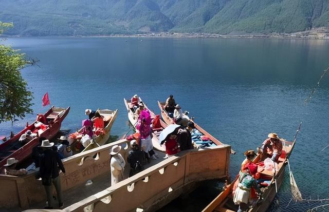 真正的女儿国：男不娶女不嫁，相中就晚上爬窗户，孩子扔给舅舅养