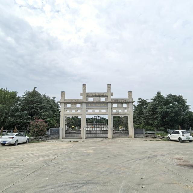 蔡氏始祖是上蔡县的蔡叔度，陵墓三千多年保持原样，实在难能可贵