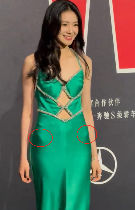 上海这夜成“见光死”现场，高清镜头暴露真颜，马伊琍丑得没眼看