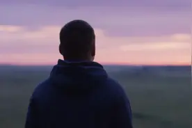 人这一生，要逃离原生家庭三次图片