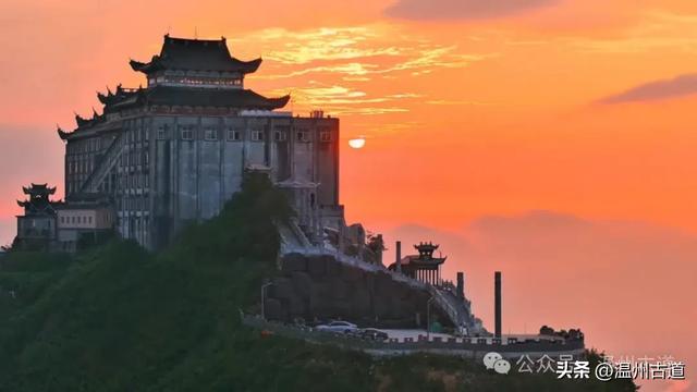 无需爬山，就能登顶“温州小布达拉宫”赏绝美日出和云海！