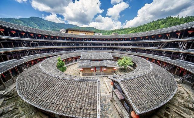 不愧是神秘壮观的东方古城堡！探秘永定土楼，赏世界奇观！