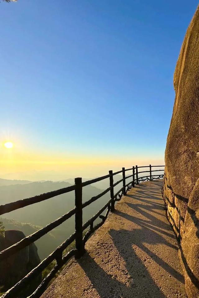 从夏到秋，九华山花台这条“天路”竟藏着皖南最清凉的诗