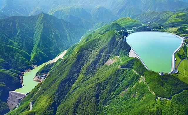 西方专家：看不懂中国，建造的发电站，每消耗100度，才发80度电