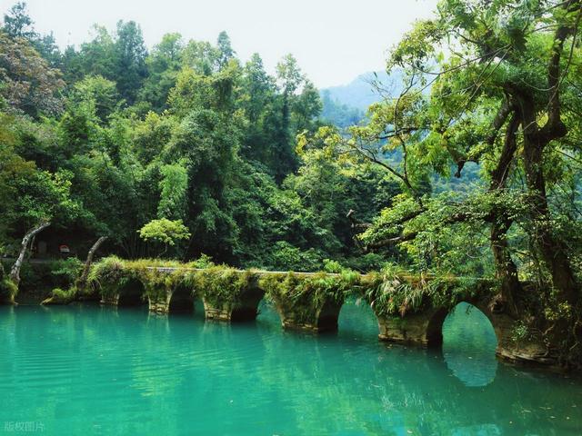 七八月份去贵州旅行不能错过的10大景点，清凉能避暑，景色又震撼