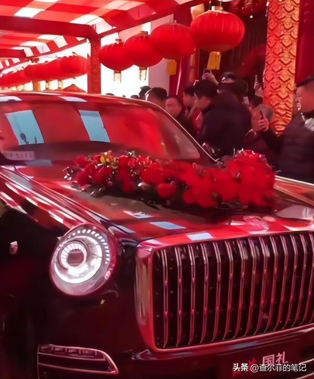 最帅升旗手张自轩大婚不到24小时，荒唐一幕出现，新娘受无妄之灾