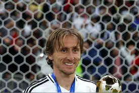 39岁莫德里奇12年皇马生涯已夺28冠，主教练安切洛蒂15冠超越穆尼奥斯，独居队史第一图片