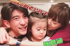 跟自己老公保持距离，却和别人老公贴脸拍照，“绿茶鼻祖”不简单图片