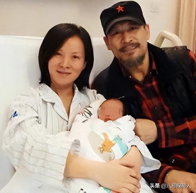 吃里扒外！13年前定居美国，回国捞金遭“驱逐”的她，52岁成笑话