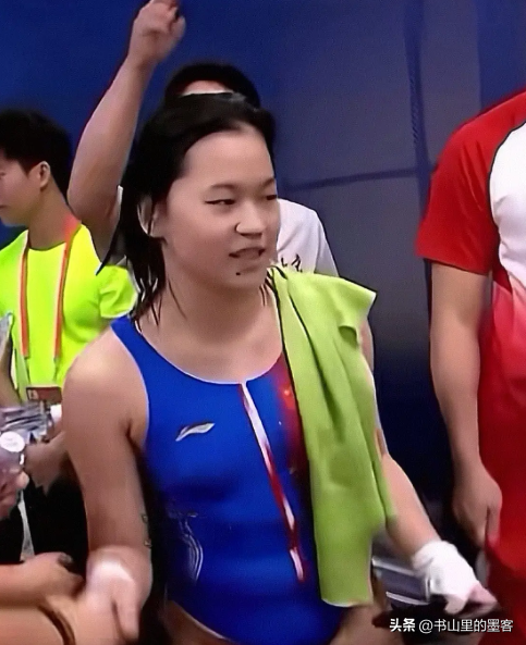 全红婵正式回归亮相！身材高挑颜值超级抢眼，留齐肩长发后大变样