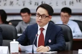 从四线小镇做题家到身价千亿，张磊：投资最重要的不是钱，是时间图片