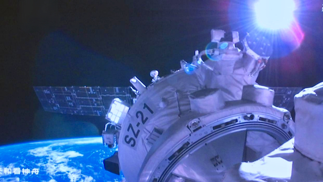 因飞船舷窗出现裂纹！神20航天员乘坐神21飞船返回！已撤离空间站