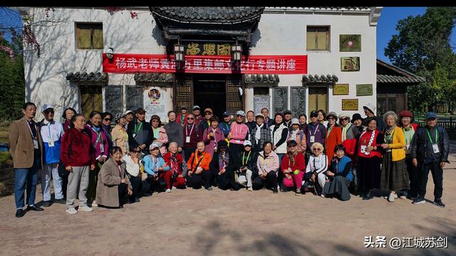 冬日胜春，纸里藏花 ——《相约春天》凤娃古寨文集首发侧记