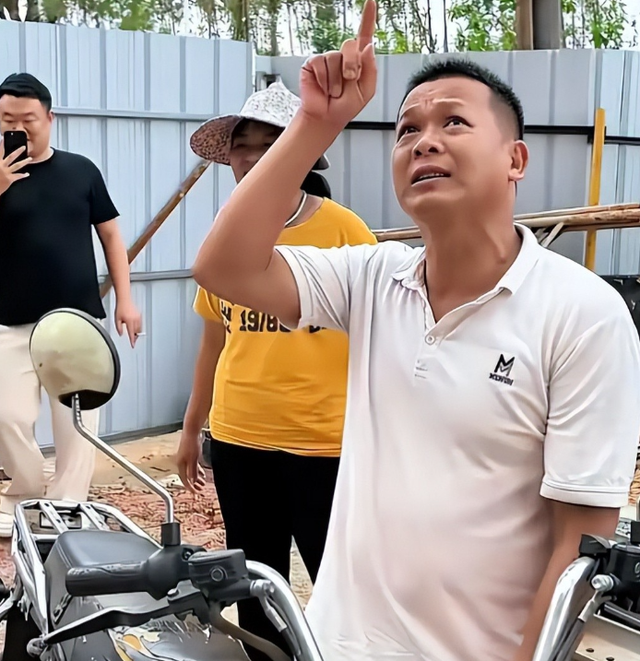 全红婵担心的事还是发生，老家别墅刚封顶，爸妈就走上大衣哥老路