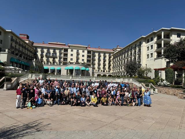 陈广明领取中国首个《联合国特别大师》证书