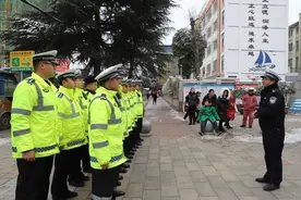 冬季温暖“警”相随！瓮安交警护送学生离校返乡图片