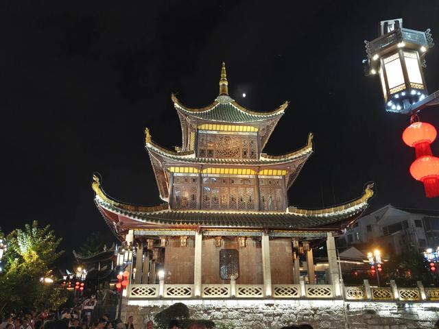 夜游贵阳甲秀楼:当地人私藏的夜景天花板,美到窒息!