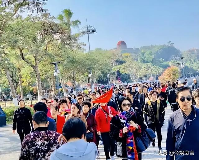 大量日本游客涌入北京，打着旅游幌子不去旅游不吃美食，为啥来？