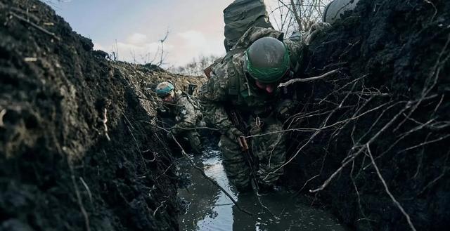 真没法打了	，17万俄兵猛攻乌克兰，乌方仅剩一条死亡走廊