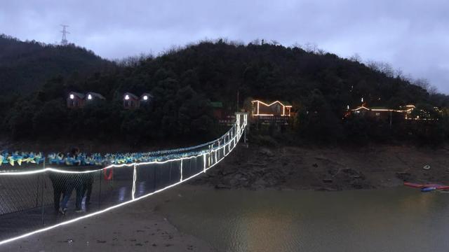 东至县龙门秘境营地：山水间的新画卷