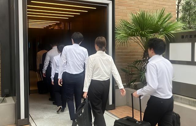 高管群聊讨论造假！会计记录涂改细节触目惊心，日本AI巨头坠落
