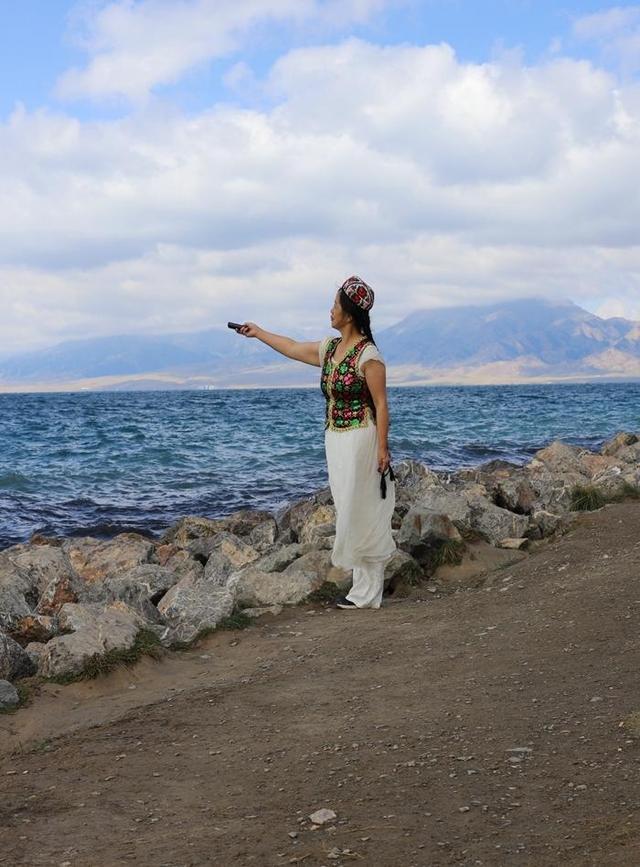 游新疆净海赛里木湖