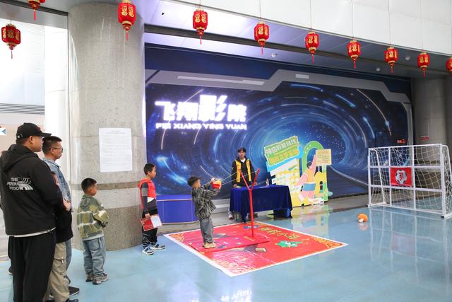 省科技馆“科技点亮华诞 创新赋能强国”主题活动掀起“双节”科普热潮