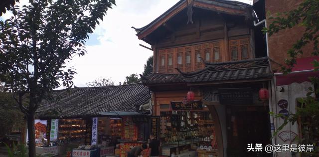 乘公交游丽江的束河古镇