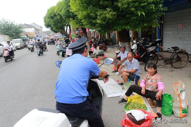 2005年国庆，南泉街上走了一圈，随便拍了一组当地人生活