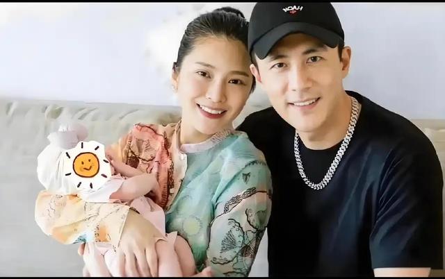 别丢人现眼了！明星夫妻圈钱上800个综艺，那点破事全国都看腻了