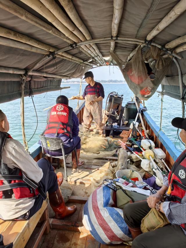 七绝·东兴万尾金滩游